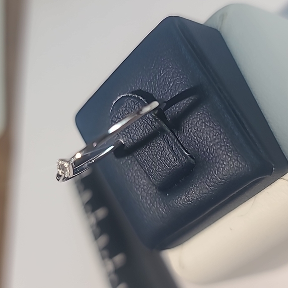 14KT gold and diamond ring - Picture 3 of 6